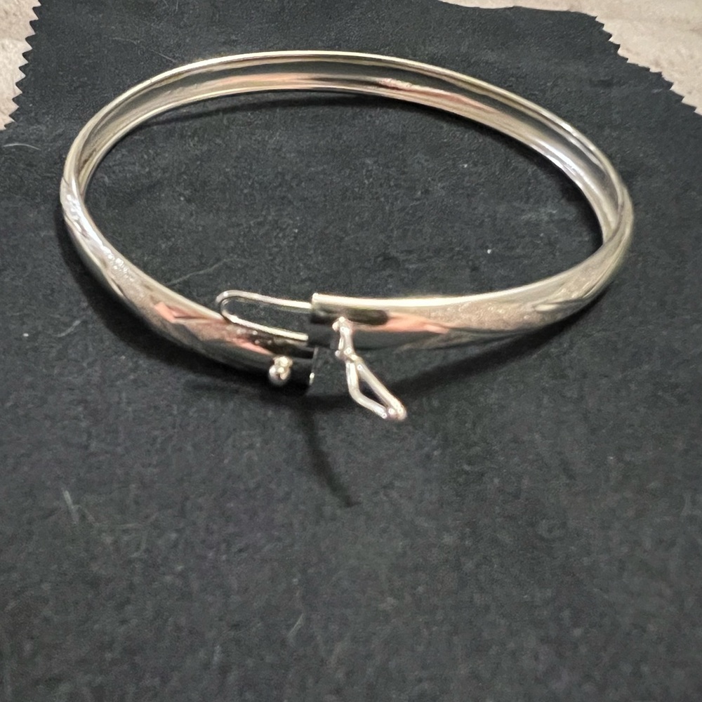 Silver bangle - Picture 6 of 11